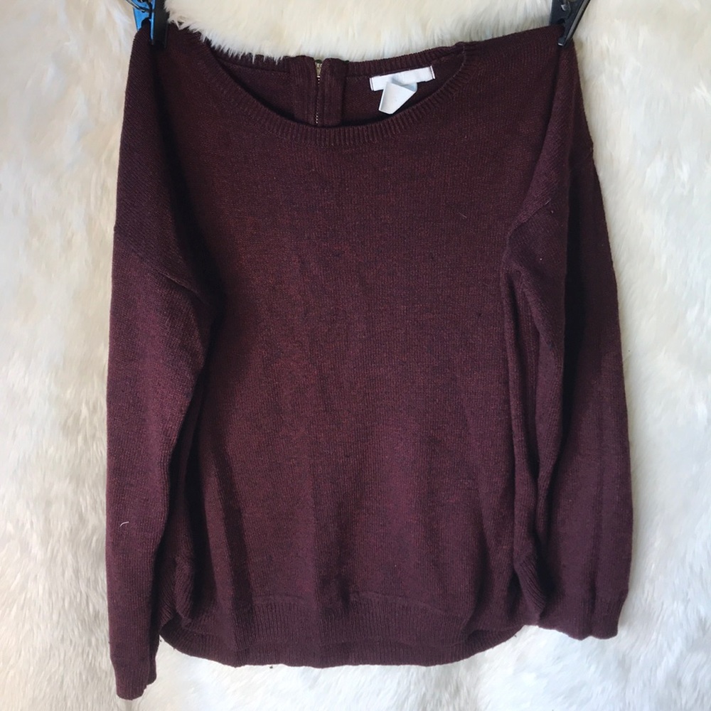 Burgundy crew neck w gold zipper ❤️